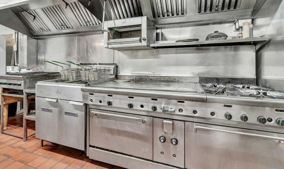 More Photos Of 16 3 St NE, Medicine Hat Restaurant For Sale