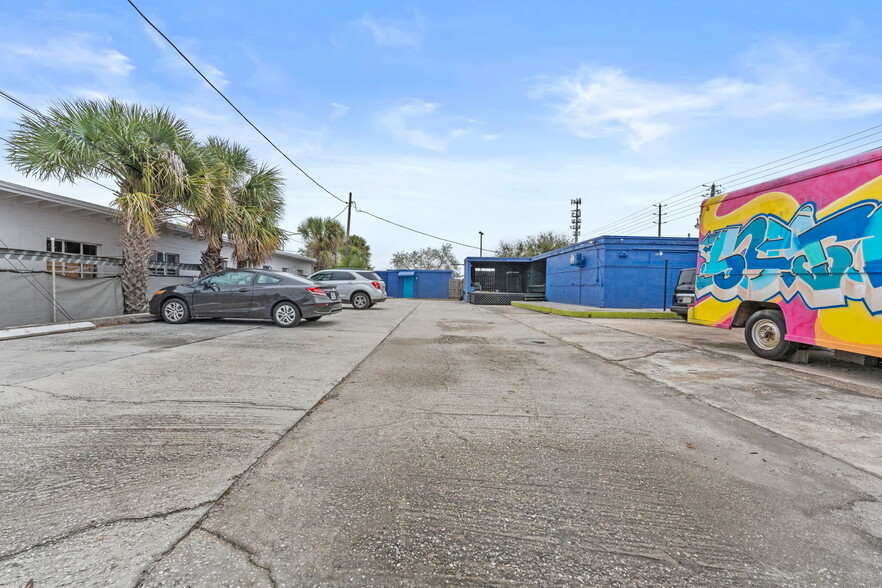 More Photos Of 701 49th St S, Gulfport Freestanding For Sale