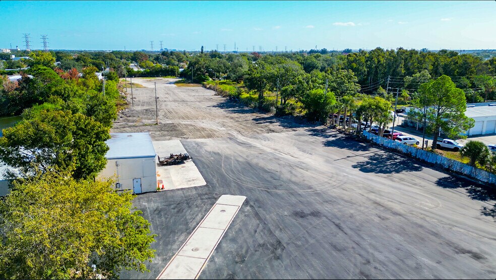 More Photos Of 13755 U.S. Highway 19 N, Clearwater Warehouse For Lease