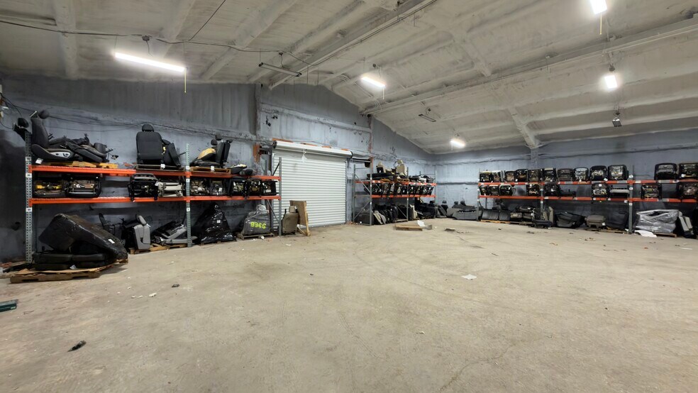 More Photos Of 2800 Delano St, Pensacola Warehouse For Lease
