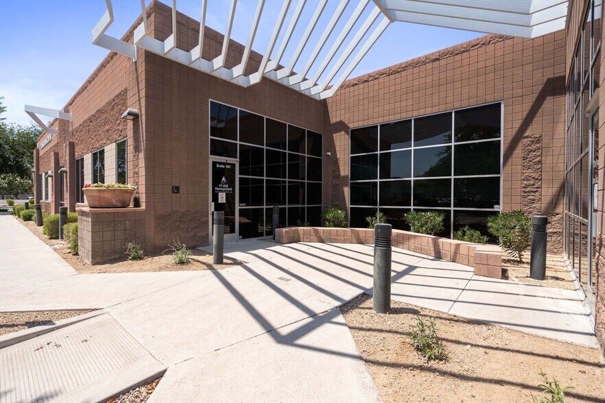 More Photos Of 10621 S 51st St, Phoenix Office Residential For Lease