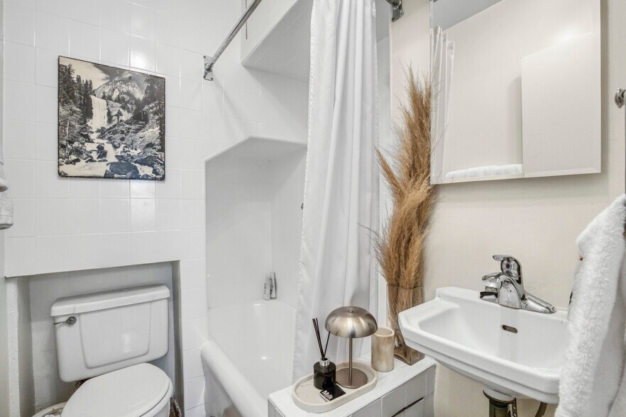 More Photos Of 1276 N Sweetzer Ave, West Hollywood Apartments For Sale