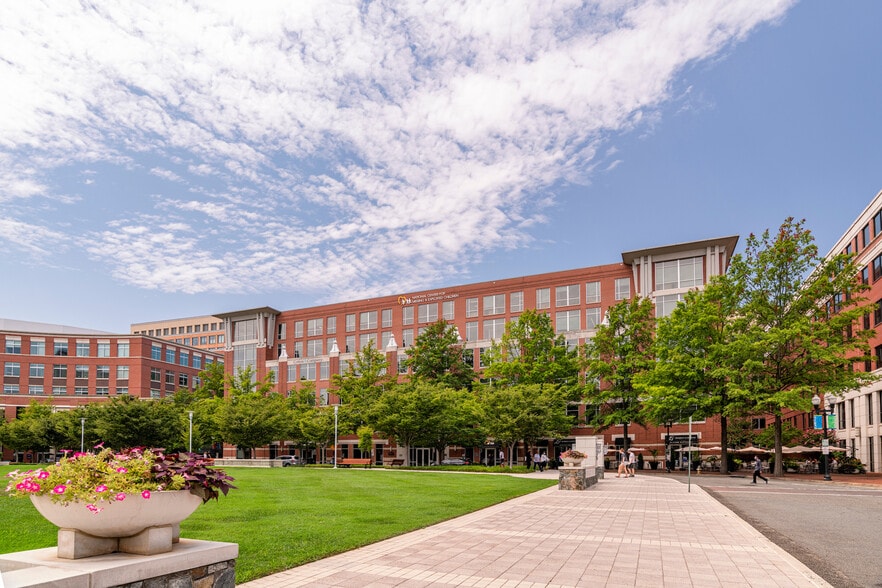 More Photos Of 1900 Duke St, Alexandria Office For Lease