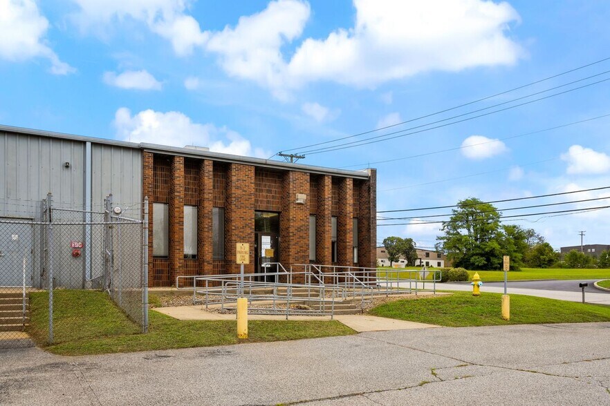 More Photos Of 2800 Diode Ln, Louisville Warehouse For Lease