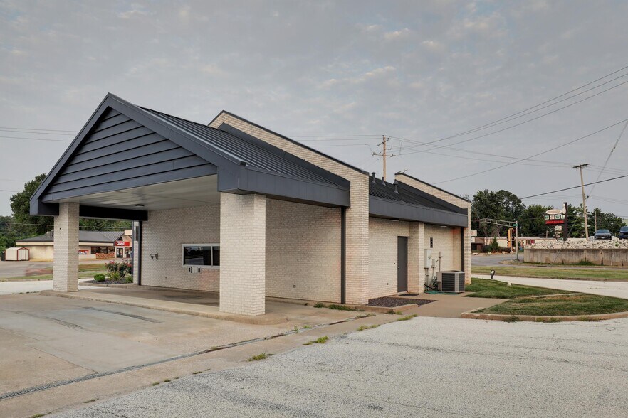 More Photos Of 101 N 36th St, Quincy General Retail For Lease