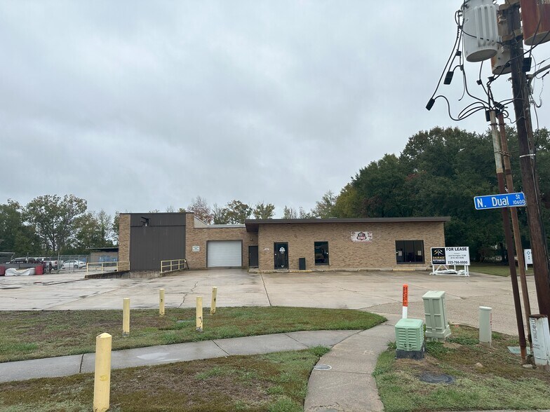 More Photos Of 10609 N Dual Dr, Baton Rouge Storefront For Lease