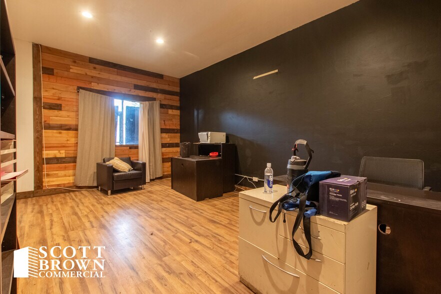 More Photos Of 820 S Interstate 35 E, Denton General Retail For Lease
