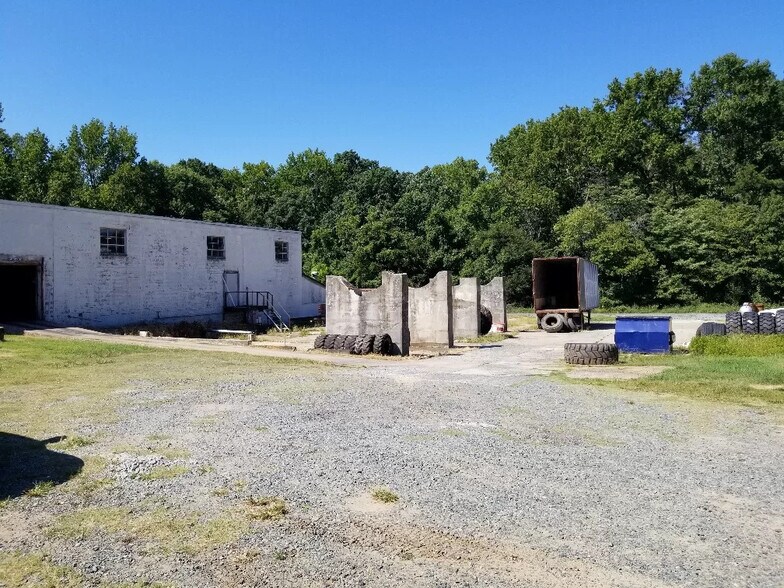 More Photos Of 5021 Statesville Rd, Charlotte Warehouse For Sale
