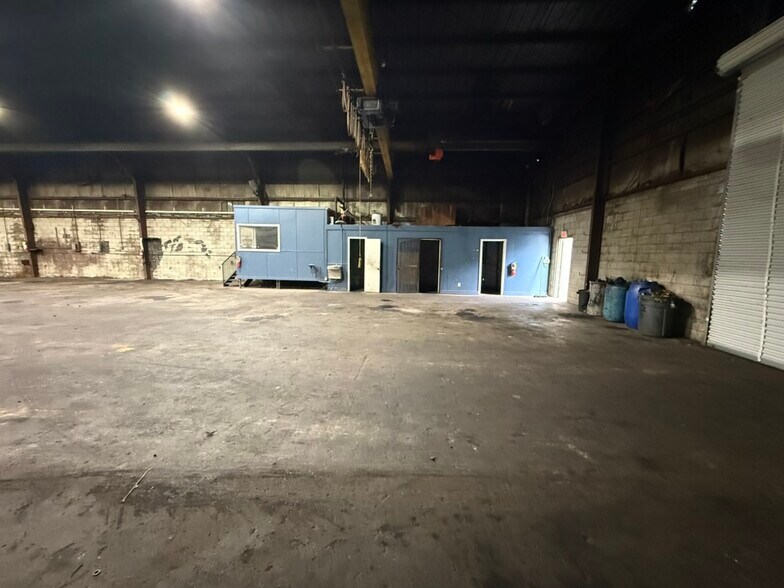 More Photos Of 2514 W Point Ave, College Park Manufacturing For Lease