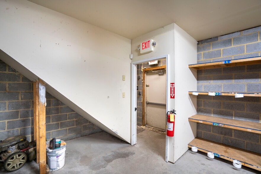 More Photos Of 3340 E Pleasant Valley Blvd, Altoona Freestanding For Sale