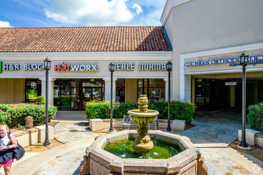 More Photos Of 999 E Basse Rd, San Antonio Unknown For Lease