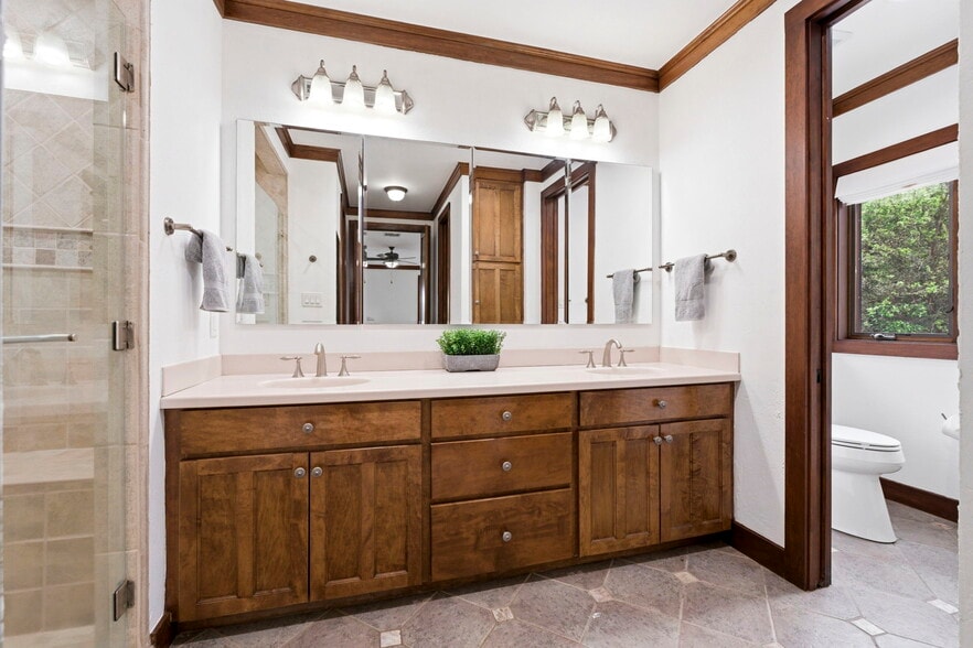 More Photos Of 43 Pool Rd, Richards Specialty For Sale