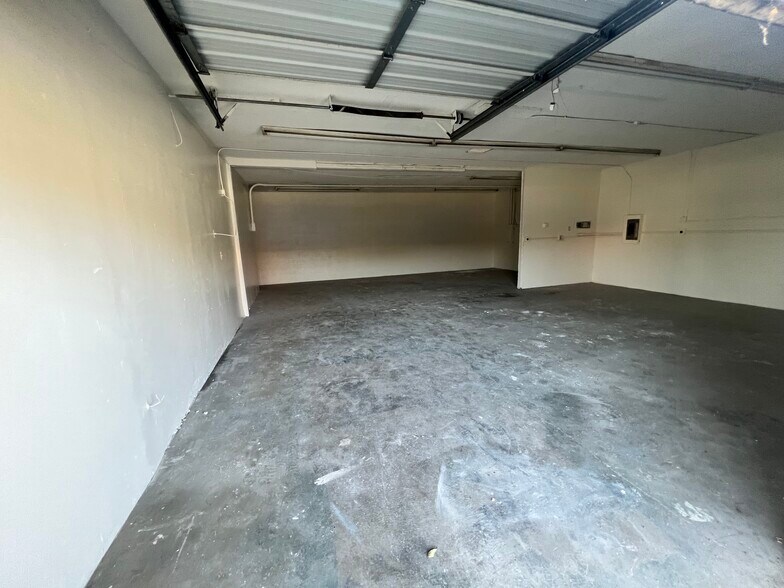 More Photos Of 147 N Gilbert St, Hemet Flex For Sale