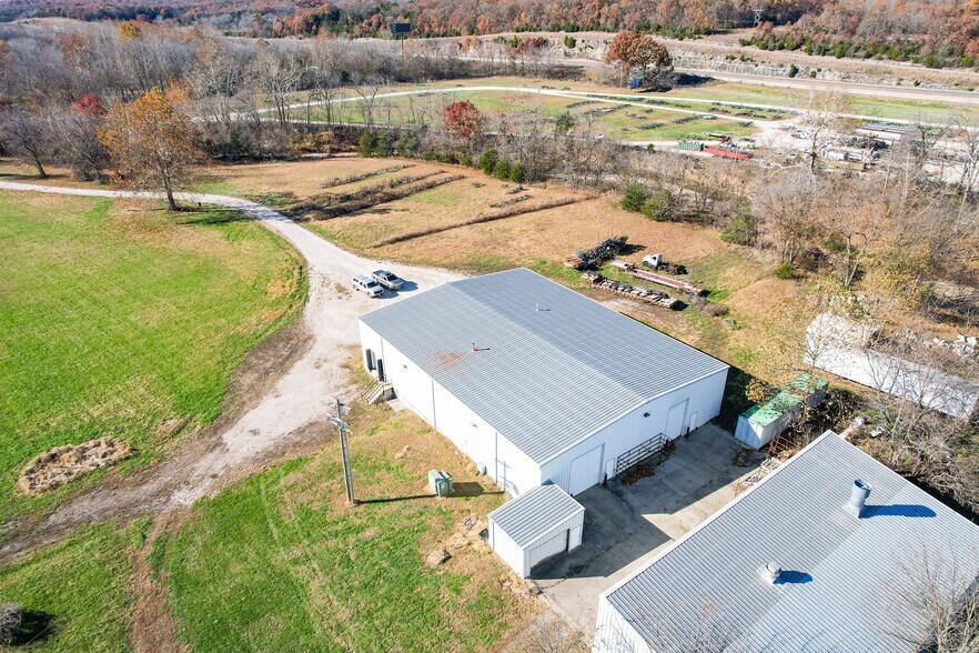 More Photos Of 27877 Glacier Point Rd, Lebanon Warehouse For Lease