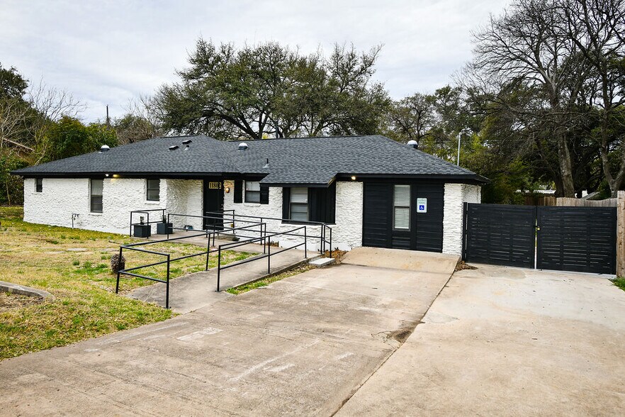 More Photos Of 11802 N IH-35, Austin Office For Sale