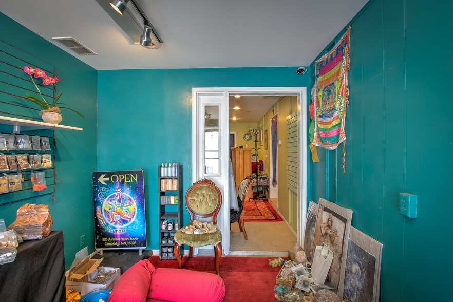 More Photos Of 220 S Ashland St, Cambridge Storefront Retail Office For Sale