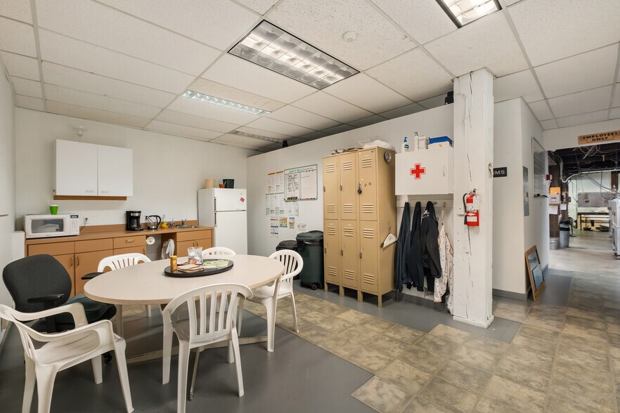 More Photos Of 927 Rainier Ave S, Seattle Manufacturing For Sale