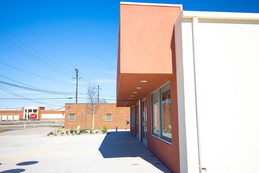 More Photos Of 2714 Bomar Ave, Dallas Restaurant For Lease