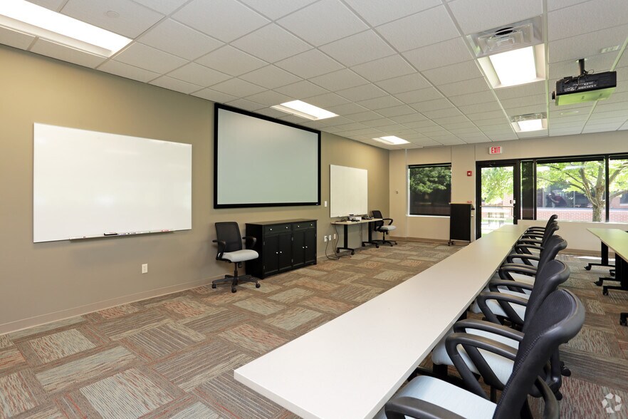 More Photos Of 1075 Jordan Creek Pky, West Des Moines Office For Lease