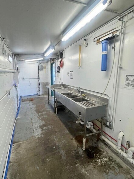 More Photos Of 506 E B St, McCook Service Station For Sale