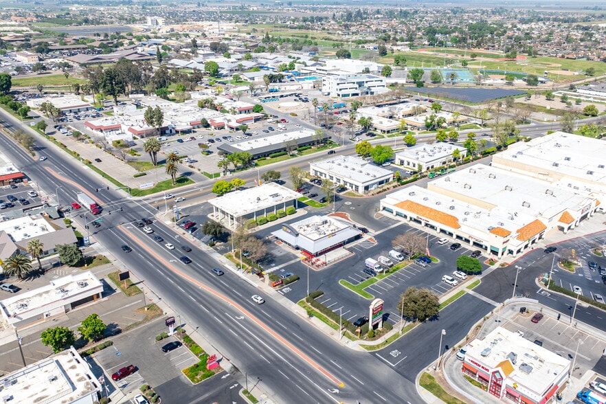 More Photos Of 890 W Lacey Blvd, Hanford Bank For Sale