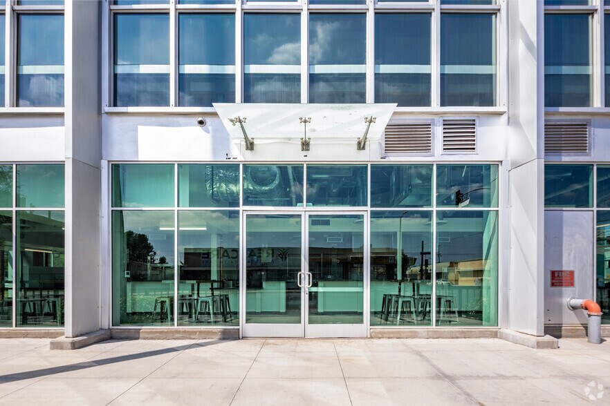 More Photos Of 8155 Van Nuys Blvd, Van Nuys Apartments For Lease
