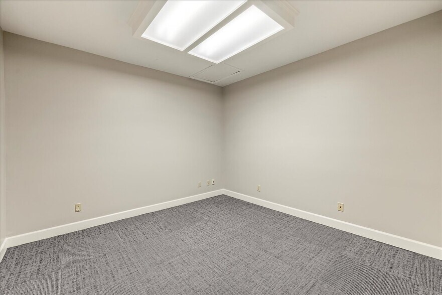 More Photos Of 2032 Thomasville Rd, Tallahassee Office For Lease