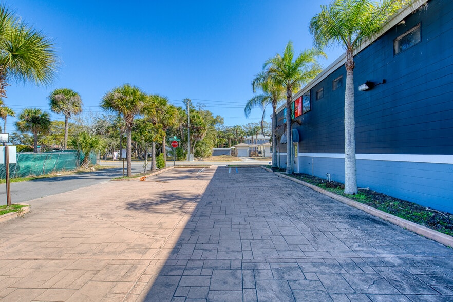 More Photos Of 566 Ballough Rd, Daytona Beach Warehouse For Lease