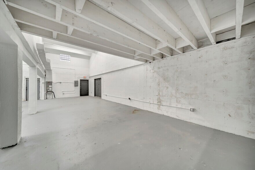 More Photos Of 67 NW 166th St, North Miami Beach Warehouse For Sale