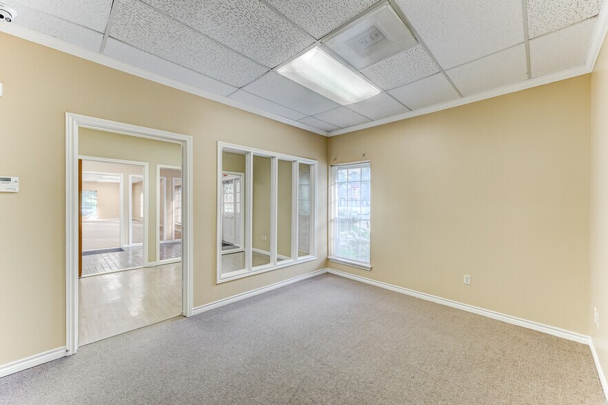 More Photos Of 14741 Pebble Bend Dr, Houston Loft Creative Space For Lease