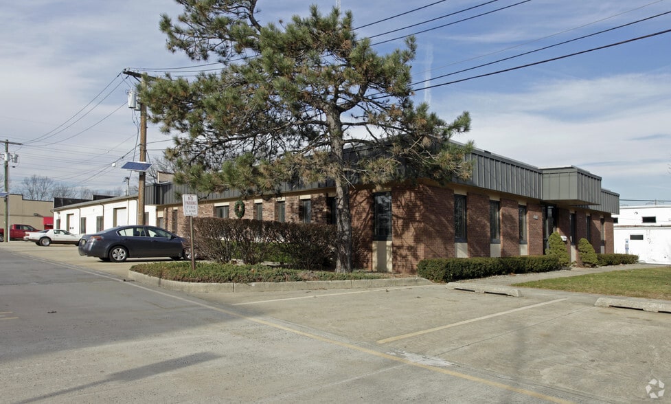 More Photos Of 401-403 Cleveland Ave, Highland Park Warehouse For Lease