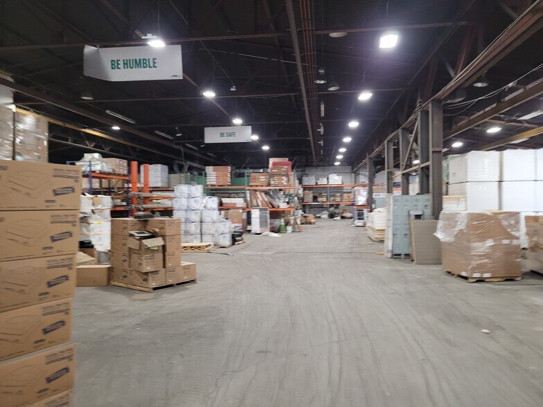 More Photos Of 1427 Howell St, North Kansas City Manufacturing For Lease