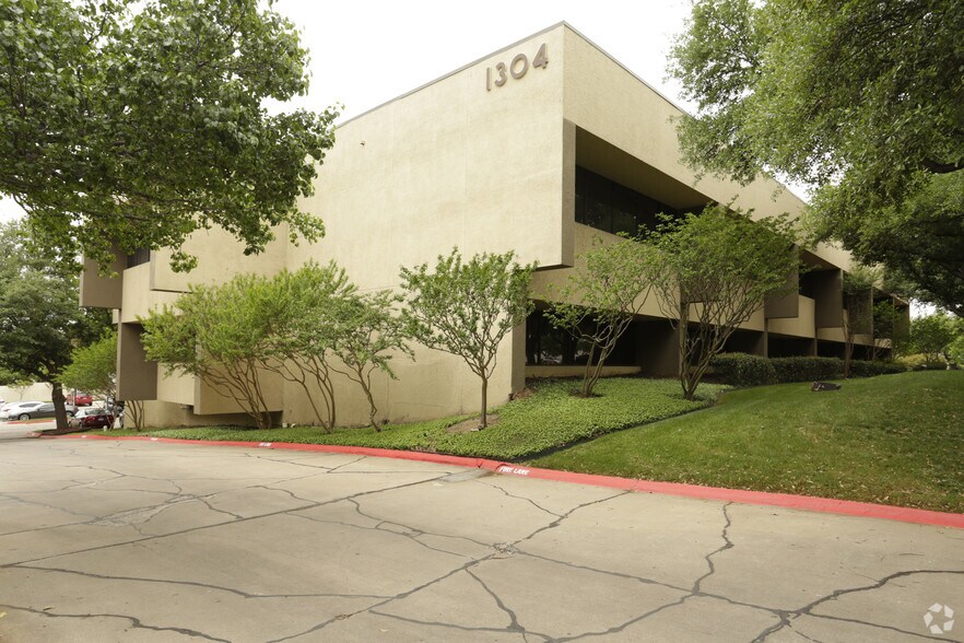 More Photos Of 1304 W Walnut Hill Ln, Irving Office For Lease