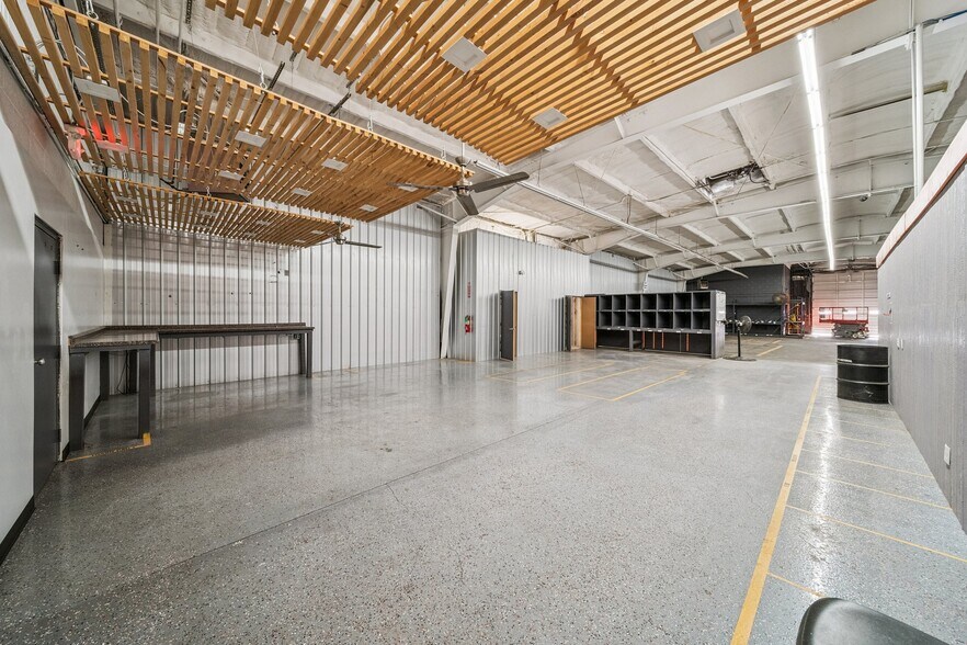 More Photos Of 8118 E 44th St, Tulsa Warehouse For Lease