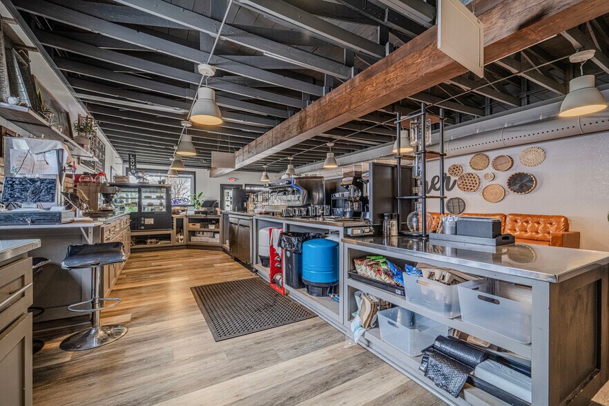 More Photos Of 109 N Main St, Seminole Restaurant For Sale