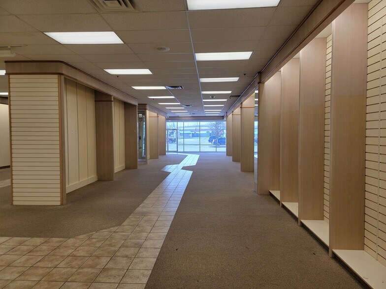 More Photos Of 61600-61690 Southgate Rd, Cambridge Unknown For Lease