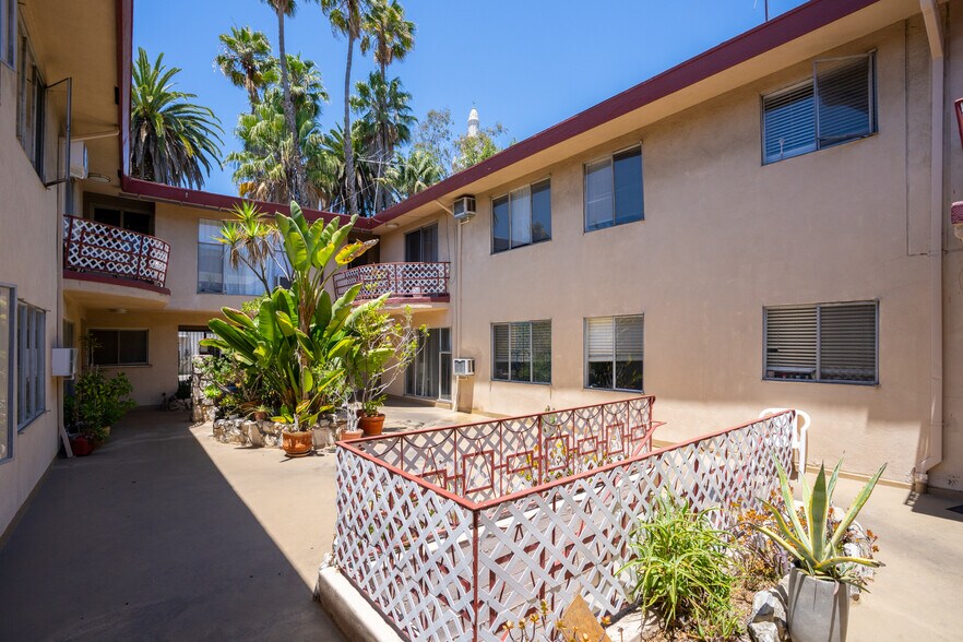 More Photos Of 720 S Plymouth Blvd, Los Angeles Apartments For Sale