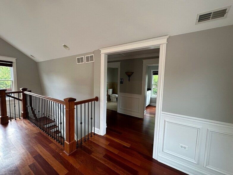 More Photos Of 501 W Main St, West Dundee Storefront Retail Office For Lease