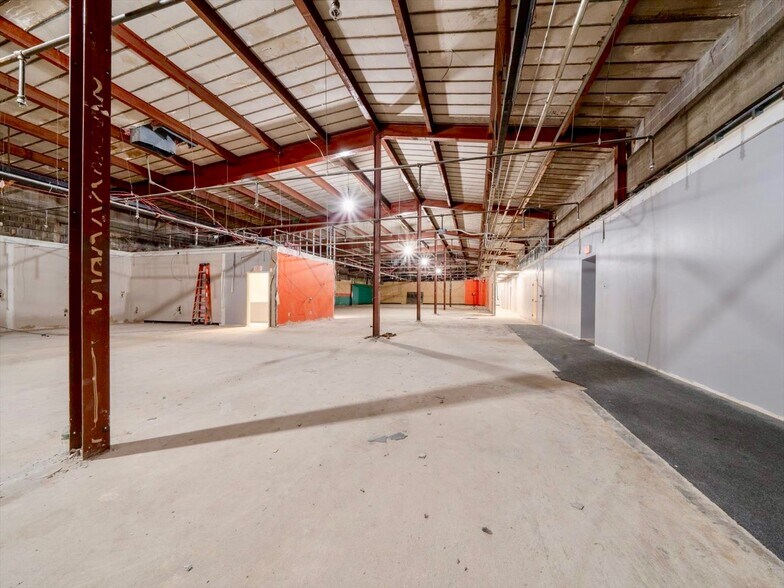 More Photos Of 465 W Commercial St, East Rochester Warehouse For Lease