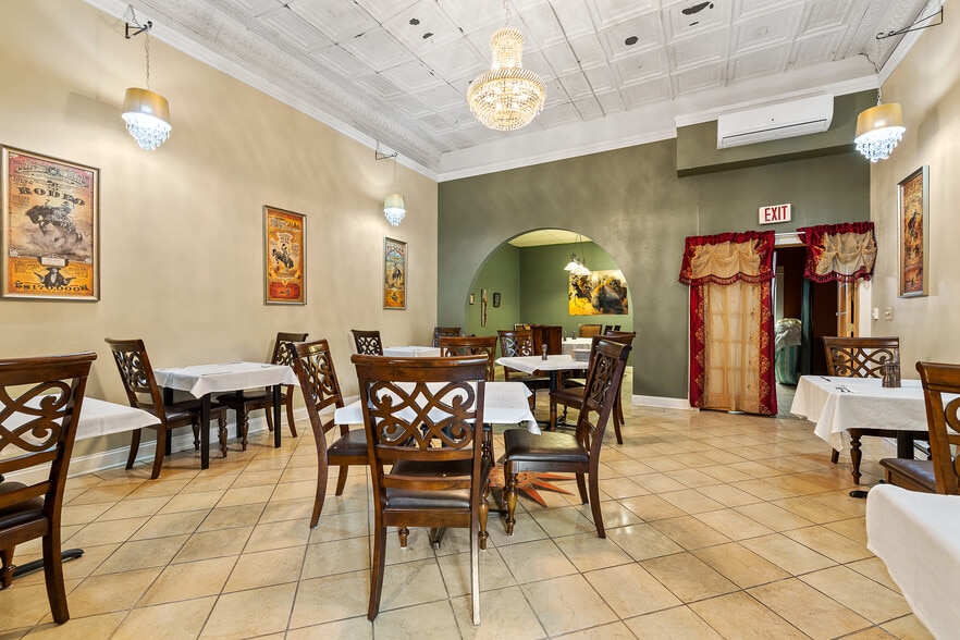 More Photos Of 603 N River St, Hot Springs Hotel For Lease