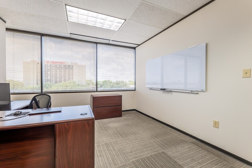 More Photos Of 9000 Gulf Fwy, Houston Office For Lease