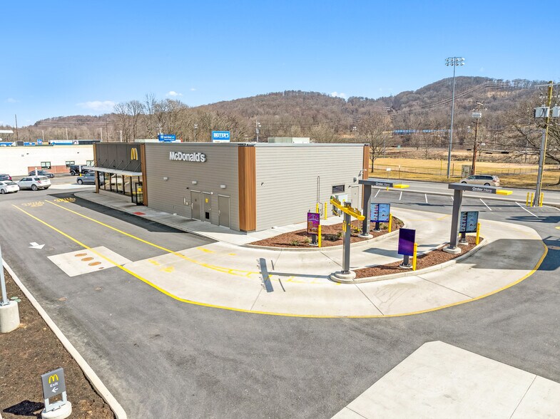 More Photos Of 1183 N 4th St, Sunbury General Retail For Sale
