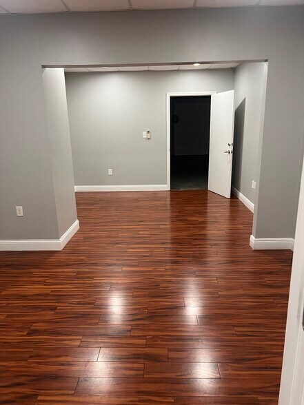 More Photos Of 104 Challenger Ct, Sanford Warehouse For Lease