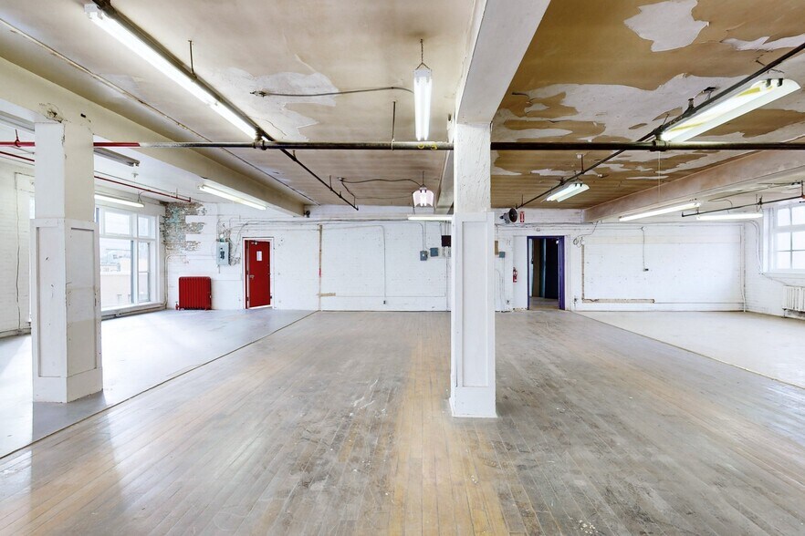 More Photos Of 10-14 Mccaul St, Toronto Office For Sale