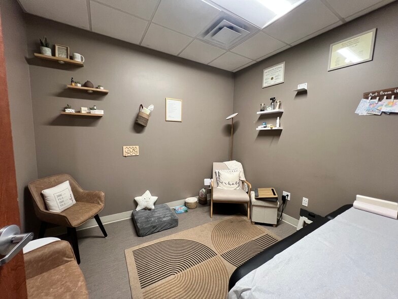 More Photos Of 16952 W Bell Rd, Surprise Medical For Lease