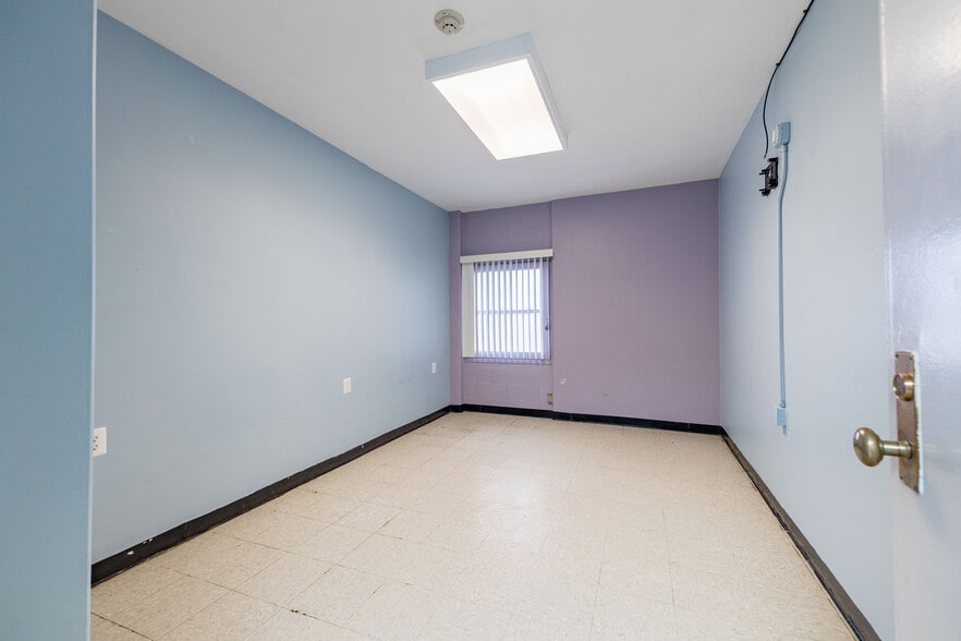 More Photos Of 6902 Chicago Rd, Warren Schools For Sale