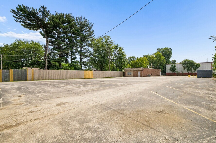 More Photos Of 3887 E Livingston Ave, Columbus Warehouse For Lease