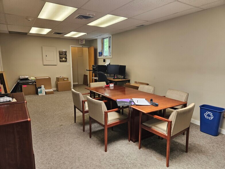 More Photos Of 35 Main St, Florence Storefront Retail Office For Lease