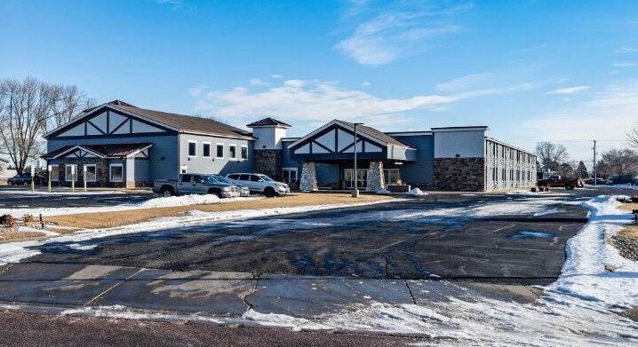 More Photos Of 3200 W Russell St, Sioux Falls Hotel For Sale