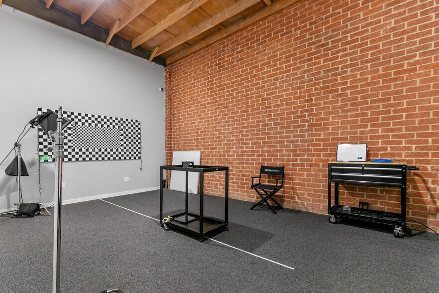 More Photos Of 1604 Venice Blvd, Los Angeles Showroom For Lease